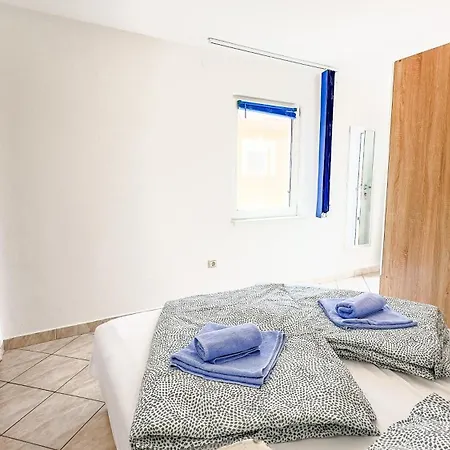Strandapartment, Terasse & Klimanlage 아파트 비르